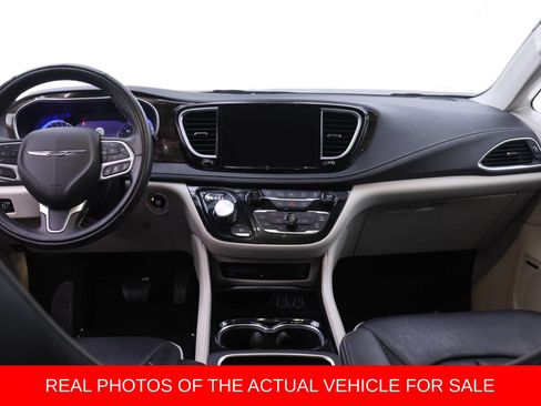 Used 2022 Chrysler Pacifica Limited w/ Uconnect Theater Family Group AWD/4WD image 5