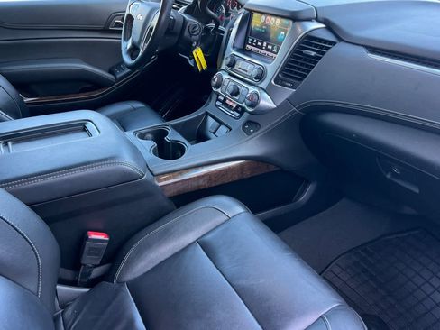 Used 2019 Chevrolet Suburban LT image 18
