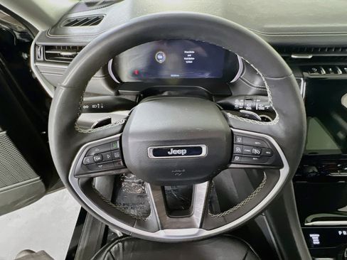 Used 2023 Jeep Grand Cherokee Limited w/ Luxury Tech Group II AWD/4WD image 11