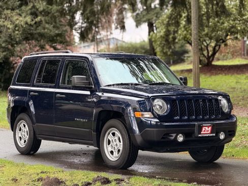 Used 2016 Jeep Patriot Sport image 2