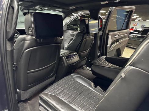 Used 2022 Cadillac Escalade Sport Platinum w/ Heavy-Duty Trailer Package image 44