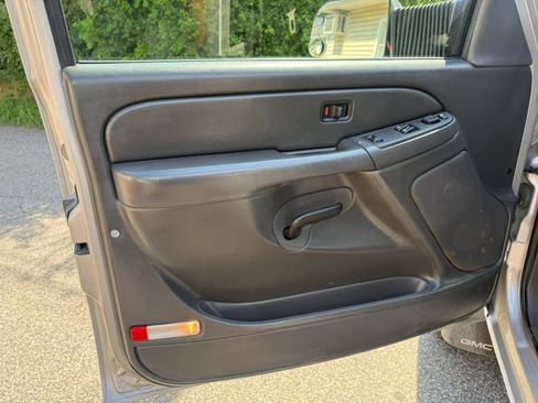 Used 2006 GMC Sierra 2500 SLE w/ Heavy-Duty Power Package AWD/4WD image 15