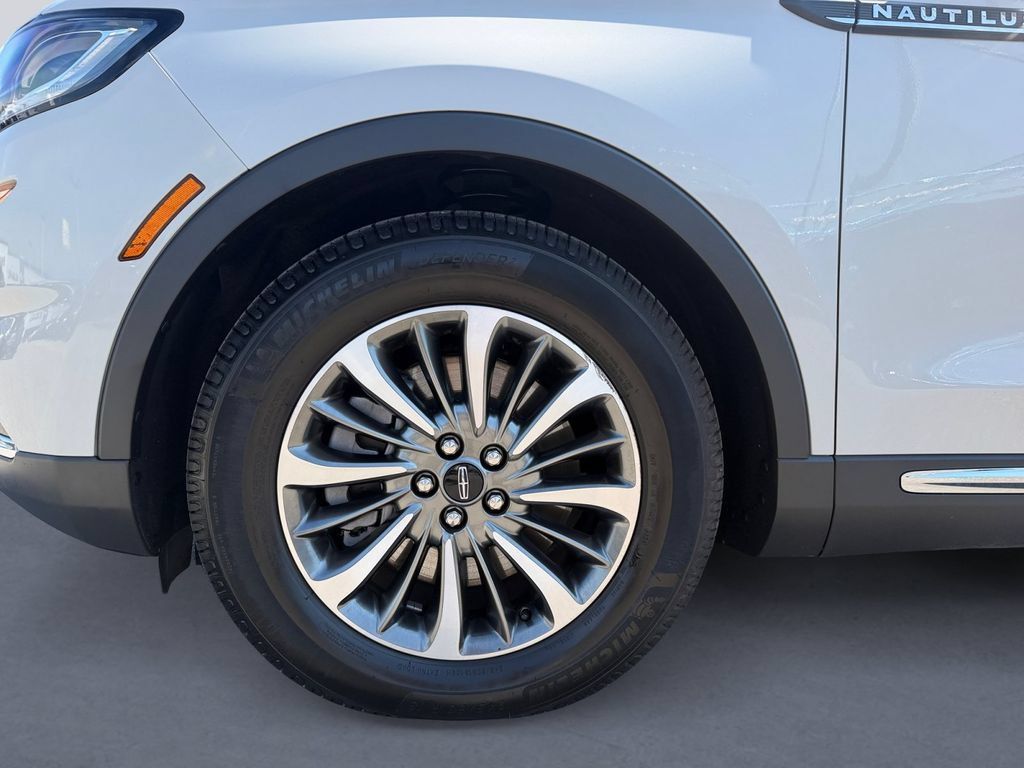 Used 2022 Lincoln Nautilus AWD w/ Premium Package image 9