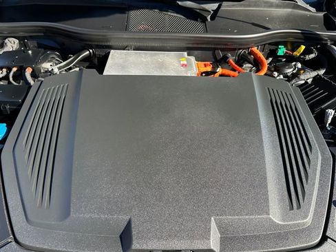 Used 2019 Audi e-tron Prestige w/ Prestige Package image 11