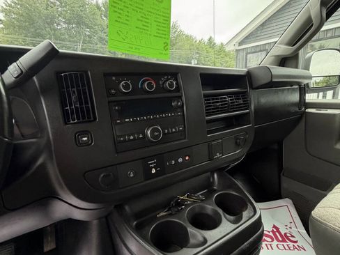 Used 2018 Chevrolet Express 2500 w/ Enhanced Convenience Package RWD image 17
