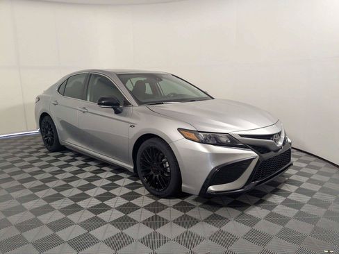 Used 2024 Toyota Camry SE FWD image 4