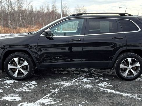 Used 2022 Jeep Cherokee Limited image 11