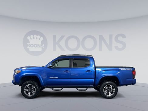 Used 2018 Toyota Tacoma TRD Sport w/ Technology Package AWD/4WD image 7
