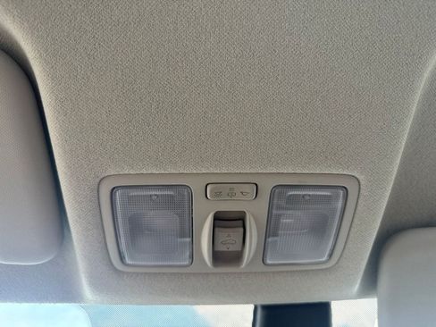 Used 2025 Hyundai Venue SEL FWD image 11