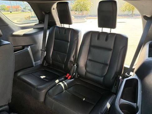 Used 2018 Ford Explorer XLT w/ Equipment Group 202A AWD/4WD image 36