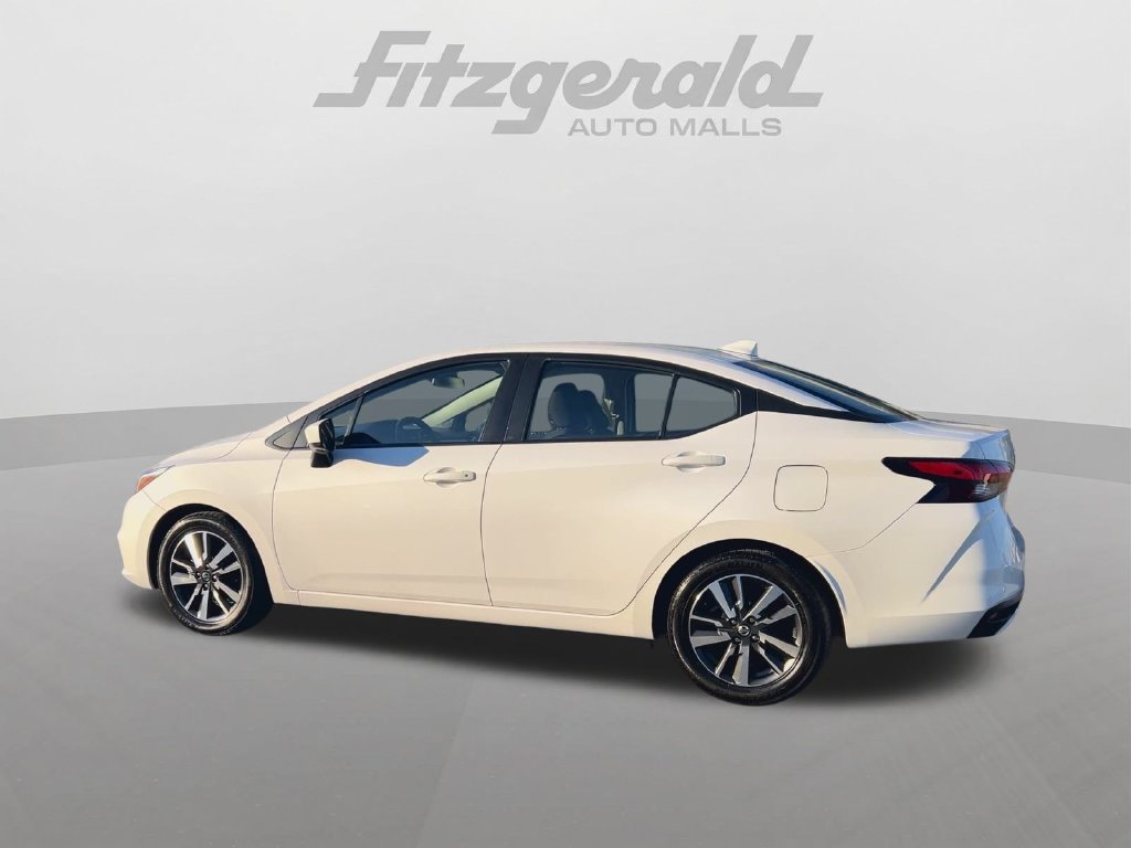 Used 2022 Nissan Versa SV FWD image 7
