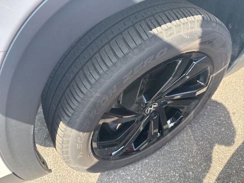 Used 2023 Volkswagen Atlas SE w/ Panoramic Sunroof Package image 4