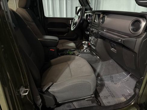 Used 2023 Jeep Gladiator Sport image 14