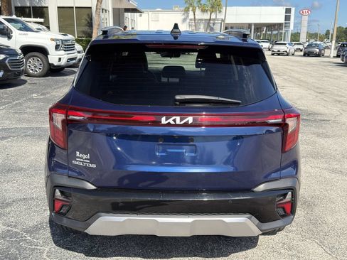 Certified 2025 Kia Seltos EX w/ EX Sunroof Package FWD image 6