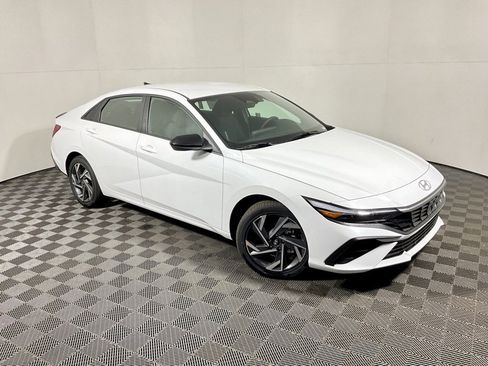 New 2025 Hyundai Elantra SEL image 1