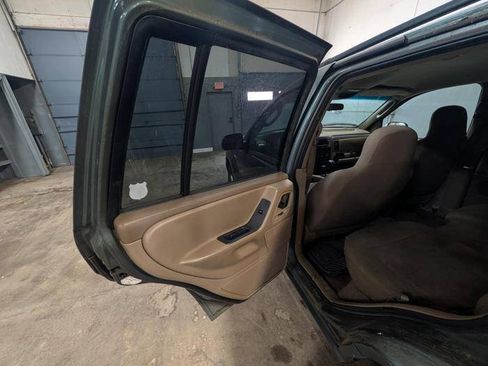 Used 2004 Jeep Grand Cherokee Laredo w/ Convenience Group AWD/4WD image 23