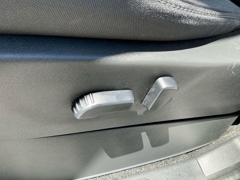 Used 2022 Nissan Frontier SV RWD image 25