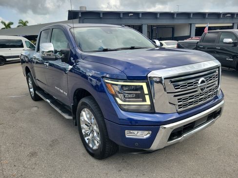 Used 2020 Nissan Titan SL w/ Moonroof Package AWD/4WD image 3