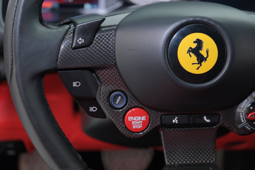 Used 2018 Ferrari 812 Superfast RWD image 33