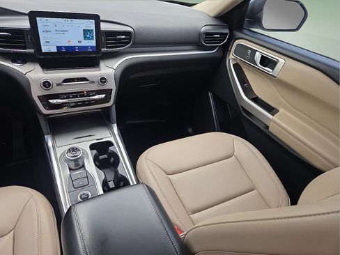 Certified 2023 Ford Explorer XLT w/ Equipment Group 202A AWD/4WD image 13