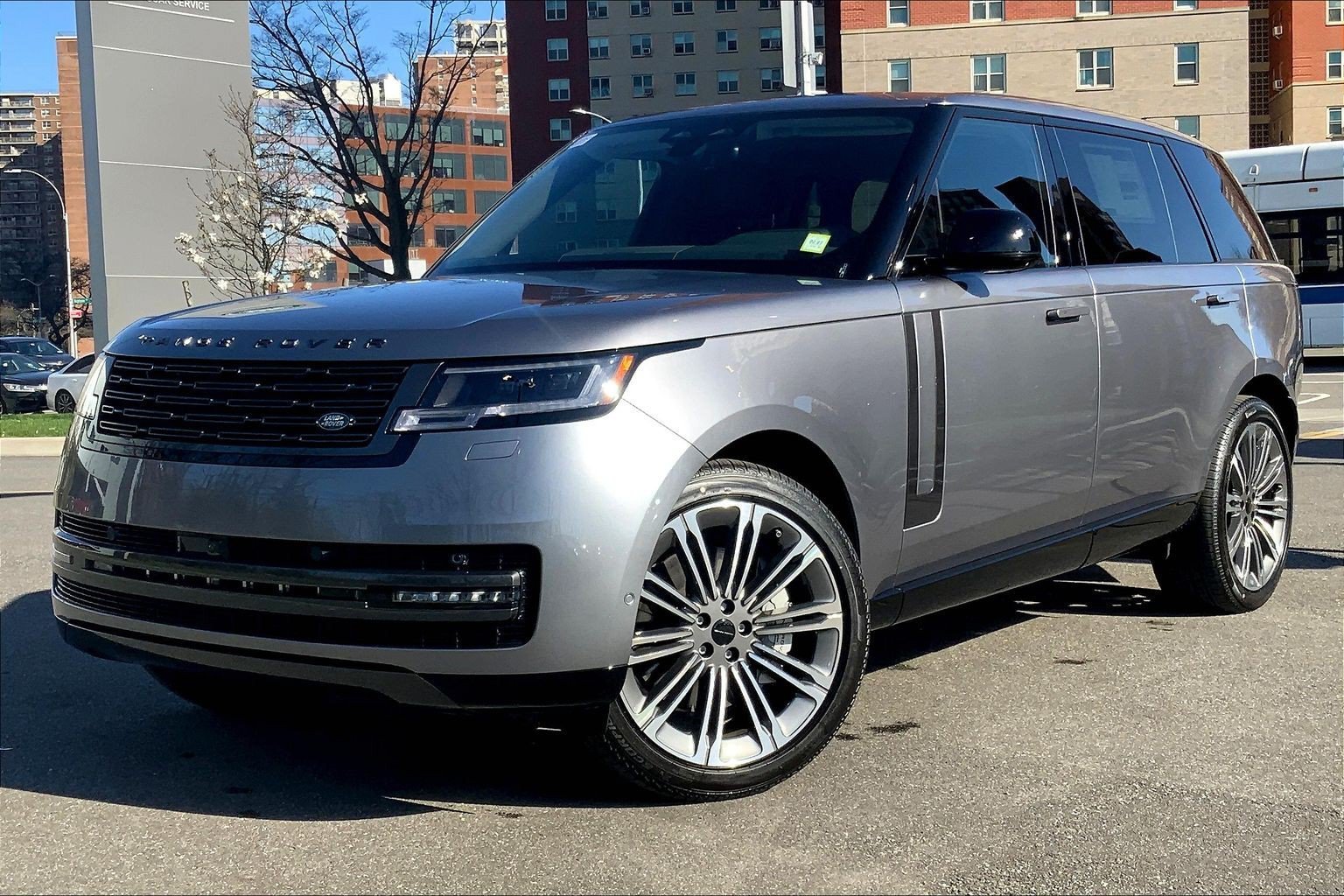 New 2026 Land Rover Range Rover Long Wheelbase SE AWD/4WD image 1