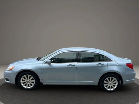Used 2013 Chrysler 200 Touring FWD image 4