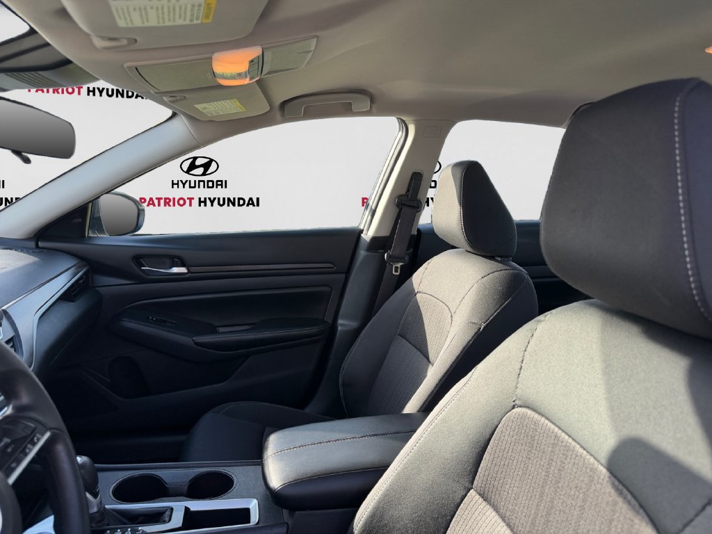 Used 2025 Nissan Altima 2.5 SV FWD image 9