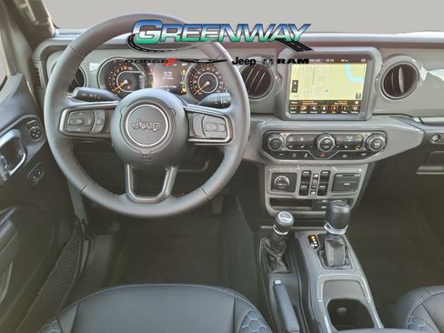 Used 2023 Jeep Gladiator Sport AWD/4WD image 13