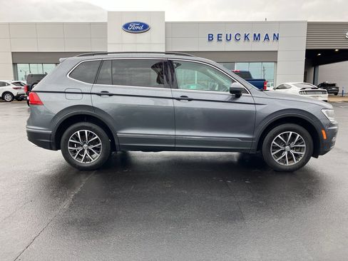 Used 2020 Volkswagen Tiguan SE w/ Panoramic Sunroof Package image 7