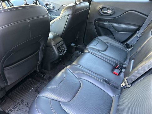 Used 2016 Jeep Cherokee Limited w/ Luxury Group AWD/4WD image 11