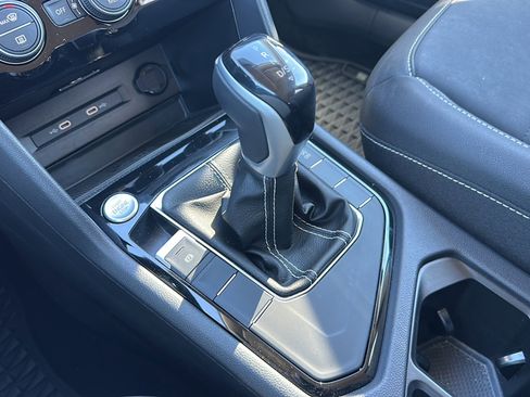 Used 2024 Volkswagen Taos SE w/ MDO Package image 34