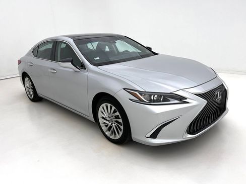Used 2020 Lexus ES 350 w/ Accessory Package FWD image 2