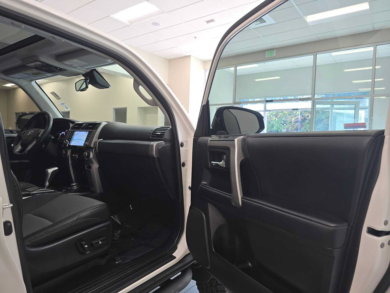 Used 2020 Toyota 4Runner SR5 Premium w/ Moonroof Package AWD/4WD image 29