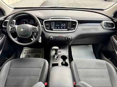 Used 2020 Kia Sorento LX AWD/4WD image 17