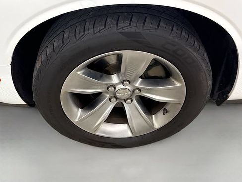 Used 2015 Dodge Challenger SXT w/ Driver Convenience Group RWD image 29