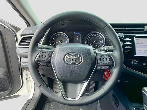 Used 2018 Toyota Camry L image 33