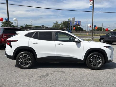 Used 2025 Chevrolet Trax LT w/ Driver Confidence Package FWD image 24