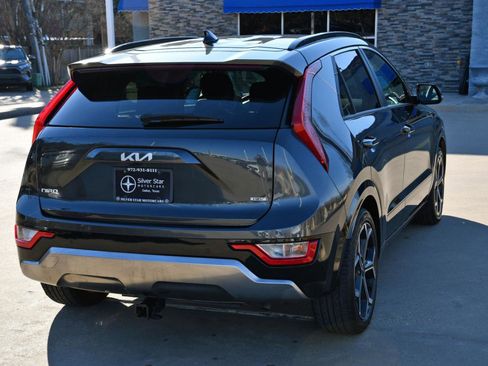 Used 2023 Kia Niro EX Touring image 6