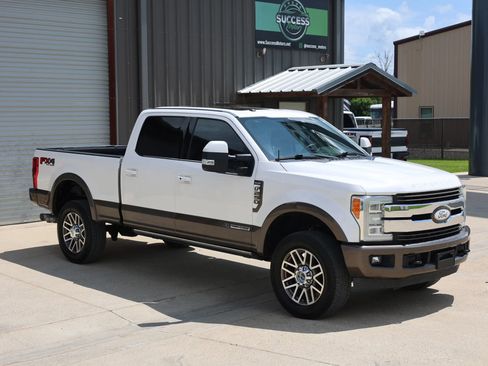 Used 2017 Ford F250 King Ranch w/ King Ranch Ultimate Package AWD/4WD image 16