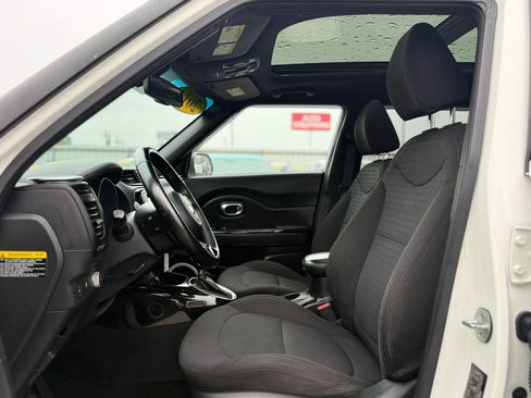 Used 2014 Kia Soul ! w/ Sun & Sound Package FWD image 16