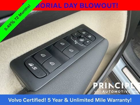 Certified 2024 Volvo XC40 B5 Ultimate w/ Protection Package Premier AWD/4WD image 27