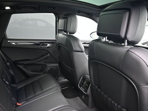New 2026 Porsche Macan image 7