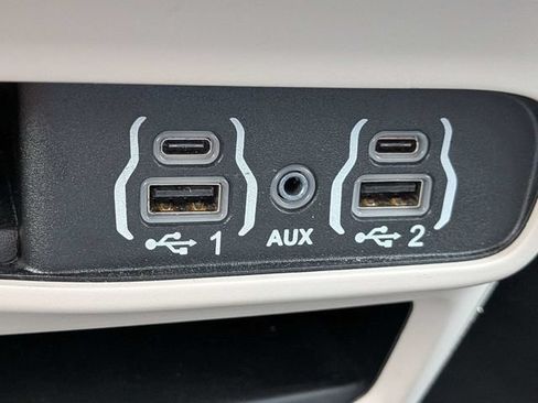 Used 2024 Chrysler Pacifica Touring-L FWD image 24