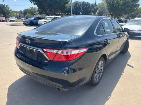 Used 2017 Toyota Camry SE FWD image 3