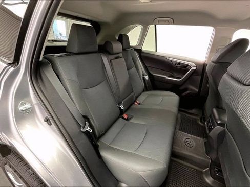 Used 2022 Toyota RAV4 LE AWD/4WD image 18