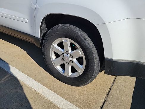 Used 2016 GMC Acadia SLE image 4