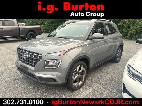 Used 2022 Hyundai Venue SEL FWD image 1