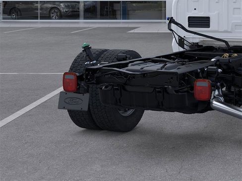New 2025 Ford F550 4x4 Crew Cab image 21