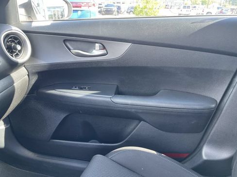 Used 2020 Kia Forte LXS FWD image 19