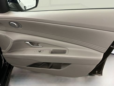 Used 2025 Hyundai Elantra SEL image 34